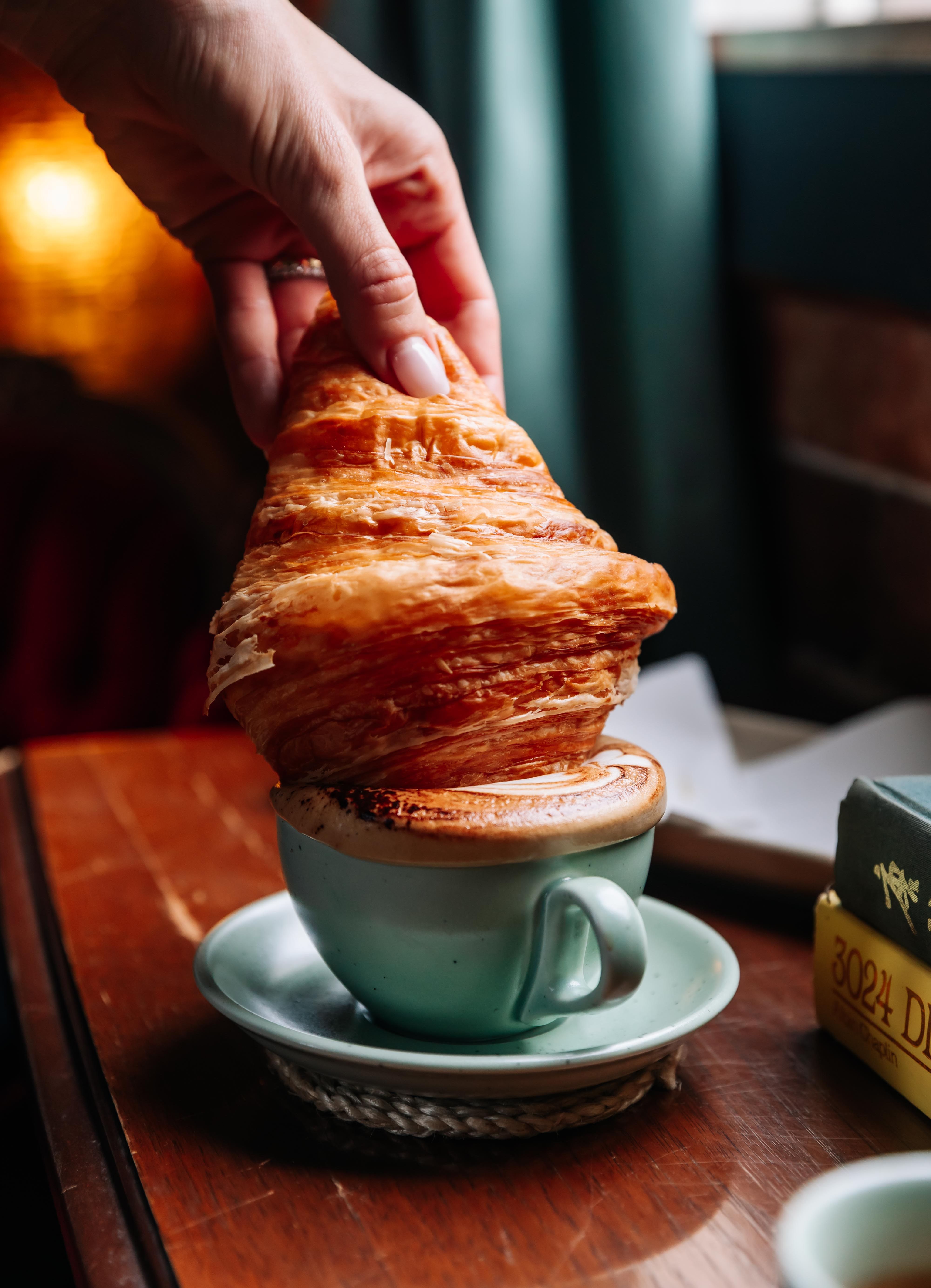 croissant-coffee-oche